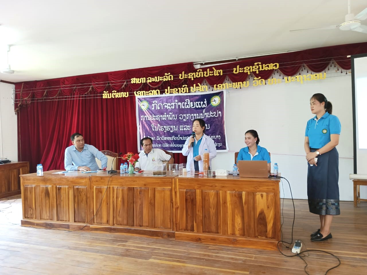 ໃນວັນທີ່ 13/5/2024 ທີມງານລັດວິສາຫະກິດນໍ້າປະປາ ແຂວງຫຼວງພະບາງ ໄດ້ລົງເຜີຍແຜ່ວຽກງານນໍ້າປະປາ ໃຫ້ຊຸມຊົນ ບ້ານຊຽງລ້ອມ ໂດຍມີອໍານາດການປົກຄອງບ້ານ ພ້ອມດ້ວຍ ປະຊາຊົນພາຍໃນບ້ານເຂົ້າຮ່ວມຢ່າງພ້ອມພຽງ ແລະ ໄດ້ໃຫ້ຄວາມຮ່ວມມືເປັນຢ່າງດີ.