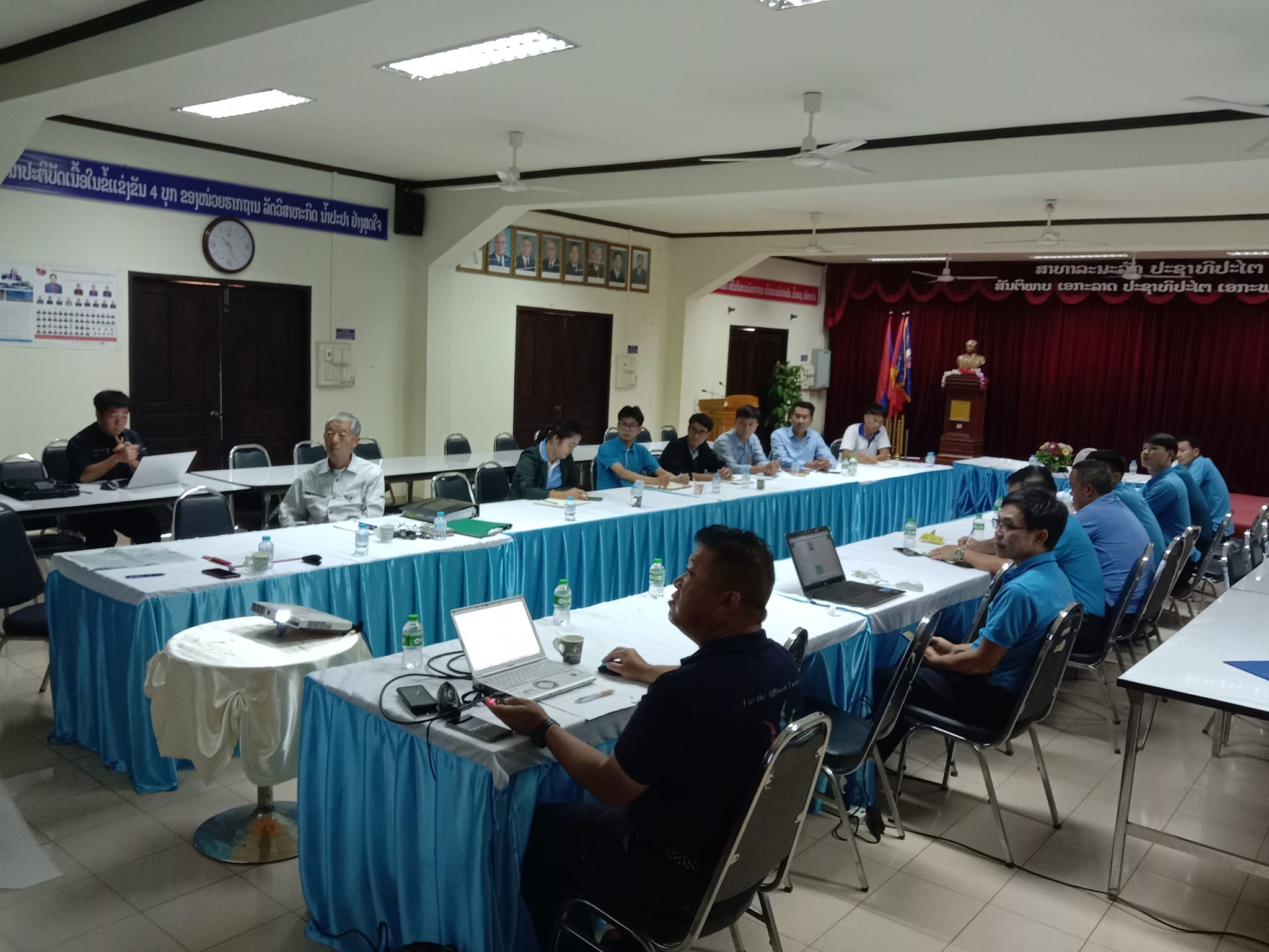 ໃນຕອນເຊົ້າຂອງວັນທີ່ 5/9/2024 ທາງທີມງານຊ່ຽວຊານຂອງໂຄງການນະຄອນຫຼວງພະບາງ ໄດ້ຈັດຝຶກອົບຮົມ ໃຫ້ບັນດາພະນັກງານວິຊາການທາງດ້ານເຕັກນິກວຽກງານກົນຈັກໂຮງງານ, ໄຟຟ້າໂຮງງານ, ສາຍທໍ່ນໍ້າປະປາ.